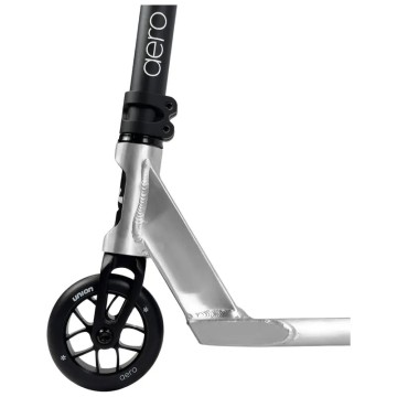 Kevyt freestyle-potkulauta Union Aero Complete S