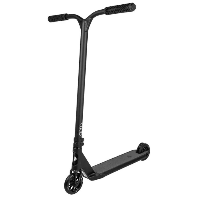 Kevyt freestyle-potkulauta Union Aero Complete XS