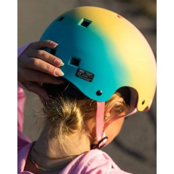 NKX Brain Saver Rainbow Fade šalmas – Turime sandėly